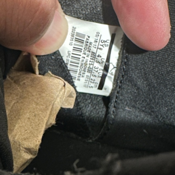 2017 Nike Air Jordan XI 11 Retro Heiress Blk Gold Stingray 852625-030 GS - Picture 5 of 7